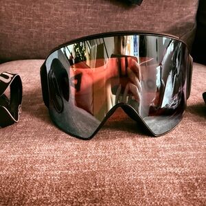 Anon M4 Googles with 2 lenses, lense case and soft storage bag